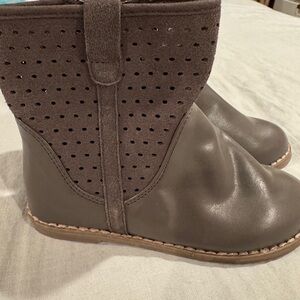 L’Amour NWT Stylish Brown Boots